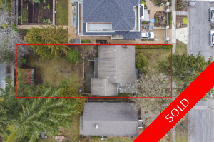 Lovingly Maintained Family Home!